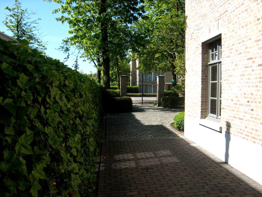 Under Oaks Hotel Westmalle Exterior photo